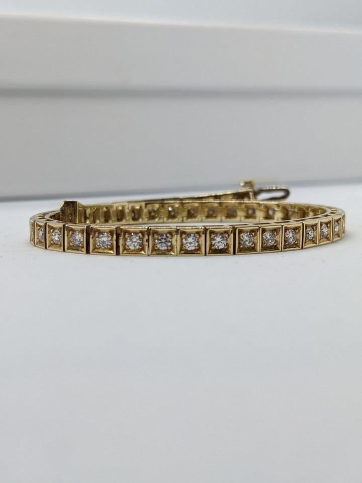 Beautiful Round Cut Diamond Tennis Bracelet for Her