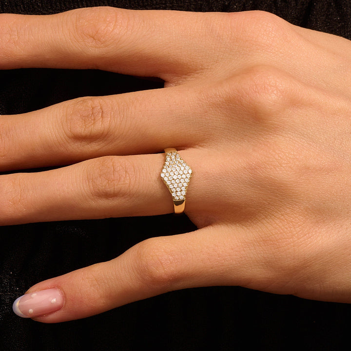 Round Cut Moissanite Diamond Wedding Ring in Solid Gold