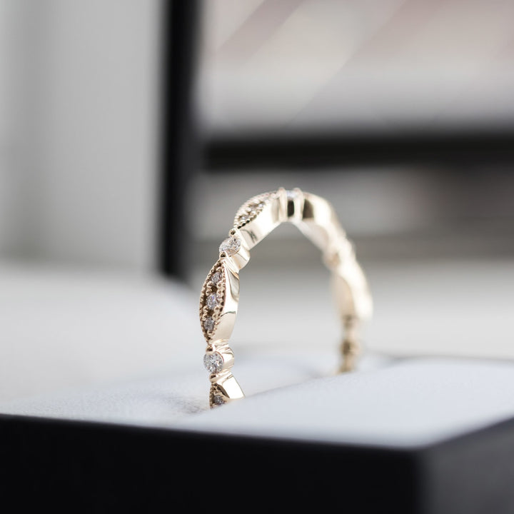 Round DE-VS1 Lab Grown Diamond Petite Pave Wedding Band