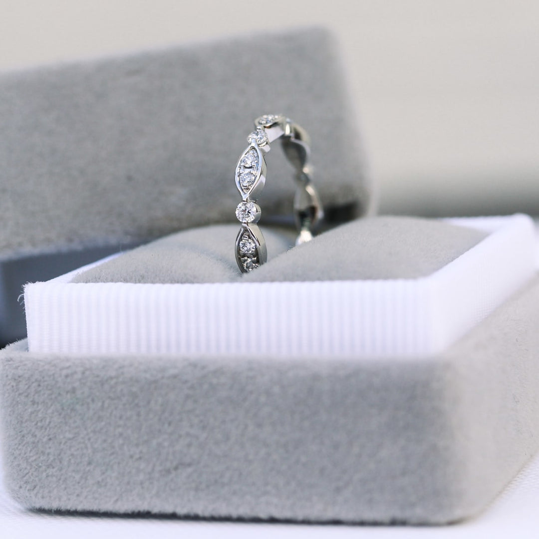 Round DE-VS1 Lab Grown Diamond Petite Pave Wedding Band