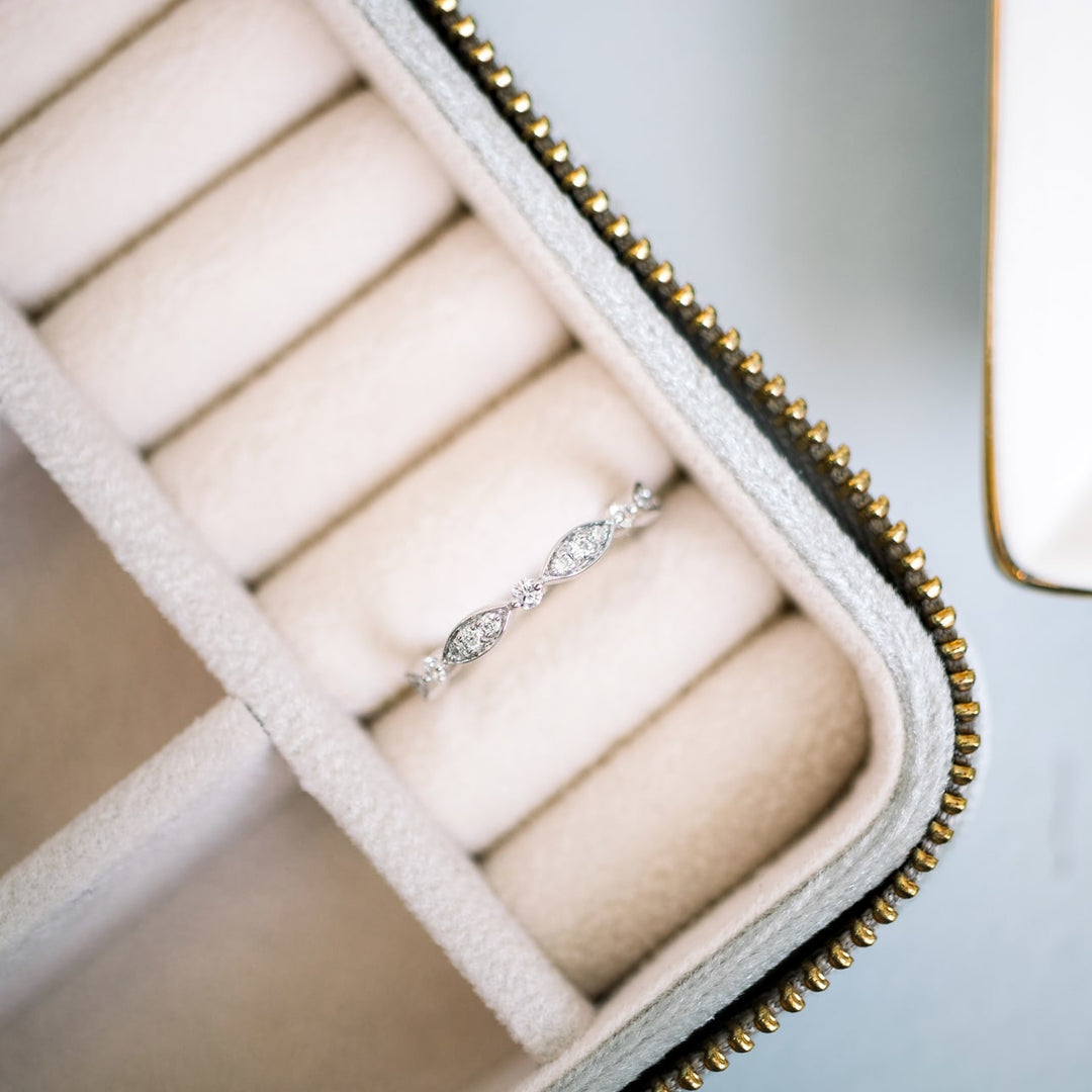 Round DE-VS1 Lab Grown Diamond Petite Pave Wedding Band