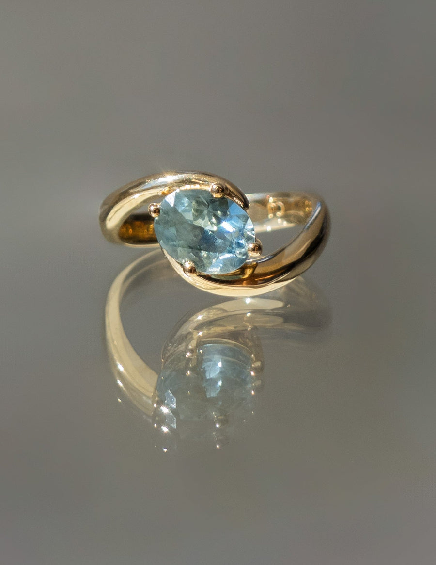 Oval cut engagement ring, Oval diamond engagement ring, Oval solitaire engagement ring, Oval halo engagement ring, Oval pave engagement ring, Oval vintage engagement ring, Oval classic engagement ring, Oval modern engagement ring, Oval three-stone engagement ring,