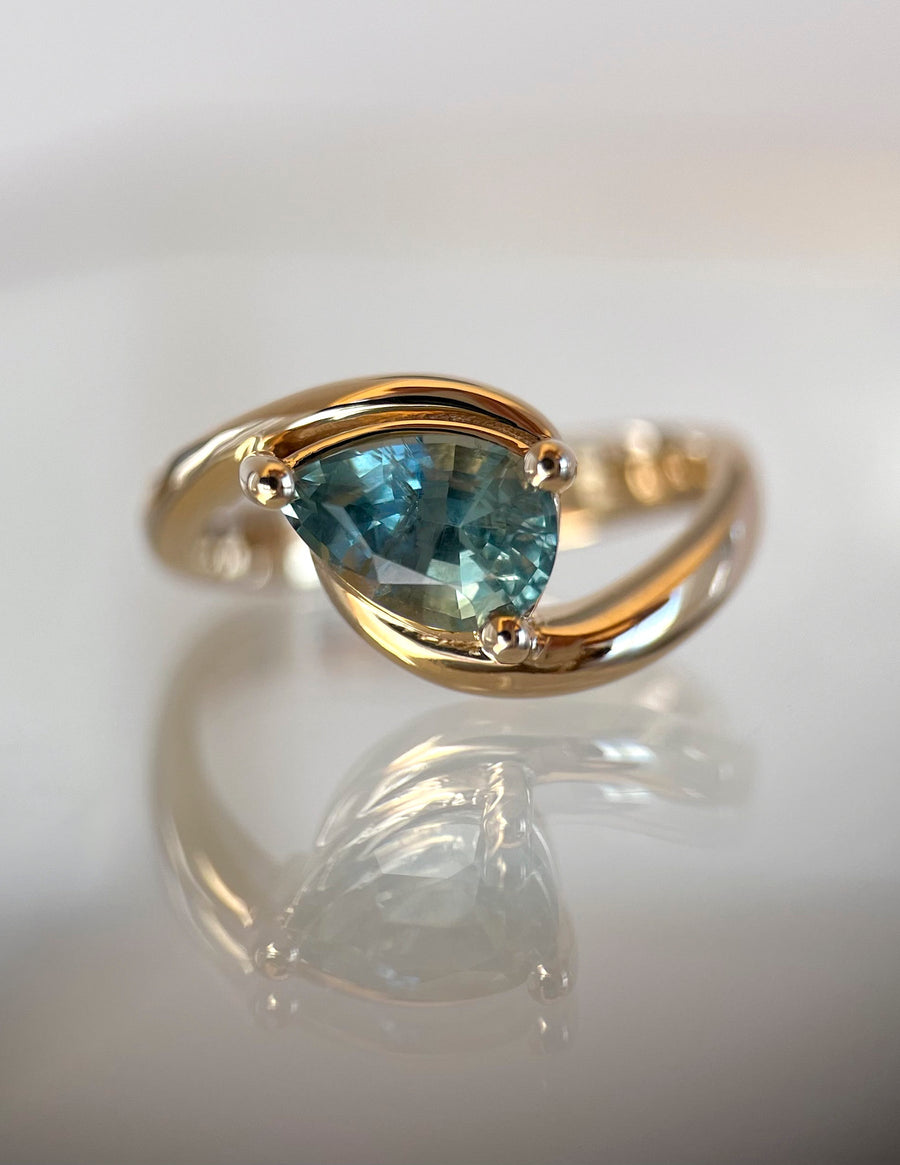 Pear vintage diamond ring, Pear classic diamond ring, Pear modern diamond ring, Pear three-stone diamond ring, Pear side stone diamond ring, Pear cathedral diamond ring