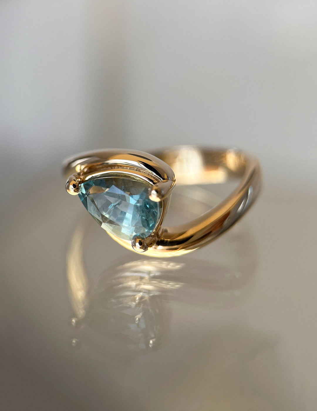 Pear traditional diamond ring, Pear contemporary diamond ring, Pear minimalist diamond ring, Pear intricate diamond ring, Pear bold diamond ring, Pear delicate diamond ring, 