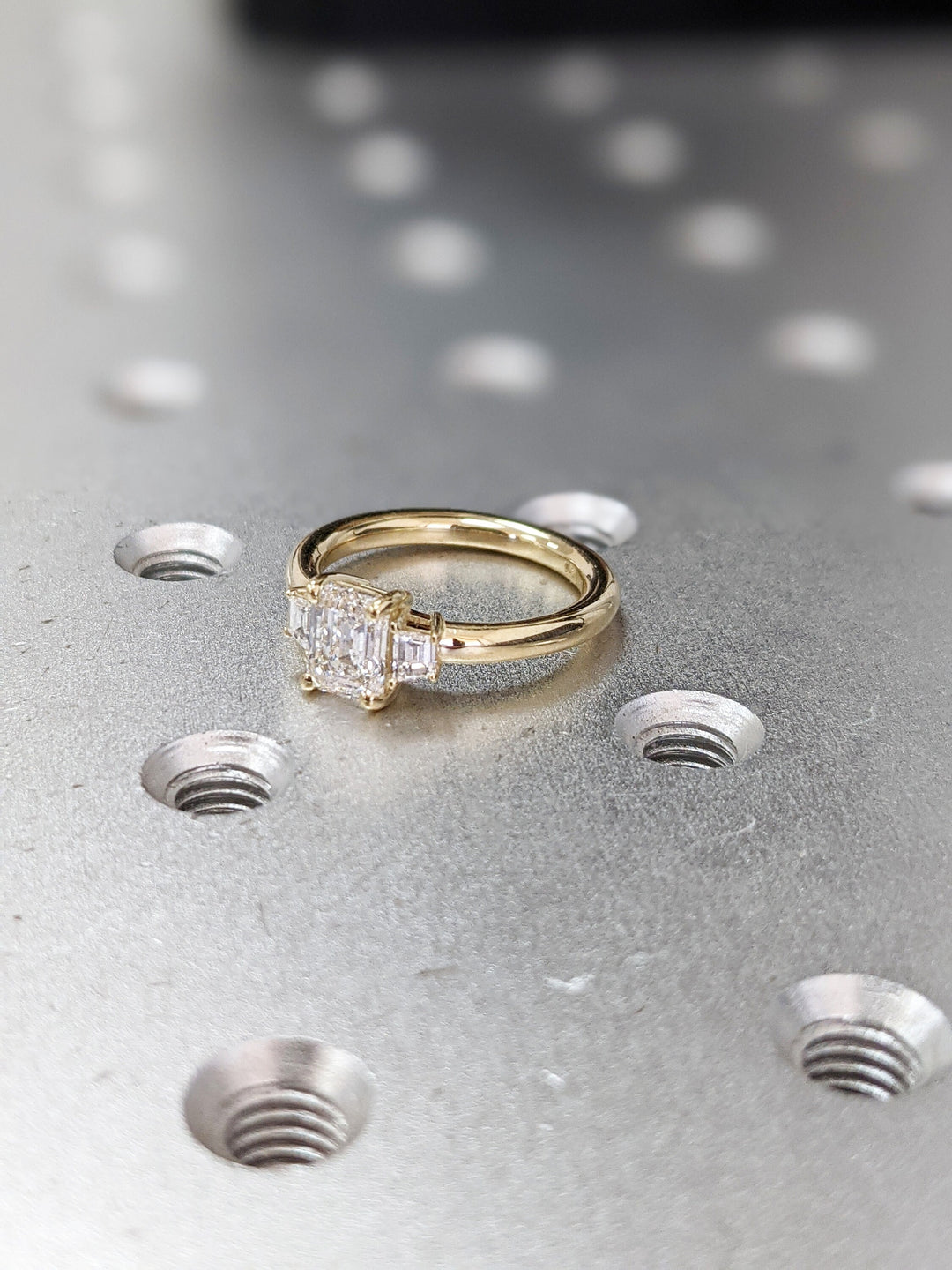 Emerald trendy engagement ring, Emerald fashionable engagement ring, Emerald versatile engagement ring, Emerald ethical engagement ring, Emerald sustainable engagement ring, Emerald conflict-free engagement ring, Emerald lab-grown engagement ring, 