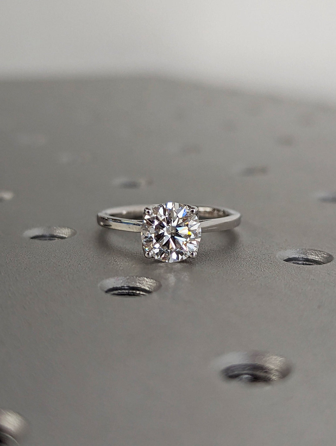 Women's 1.50 carat round solitaire lab grown diamond ring