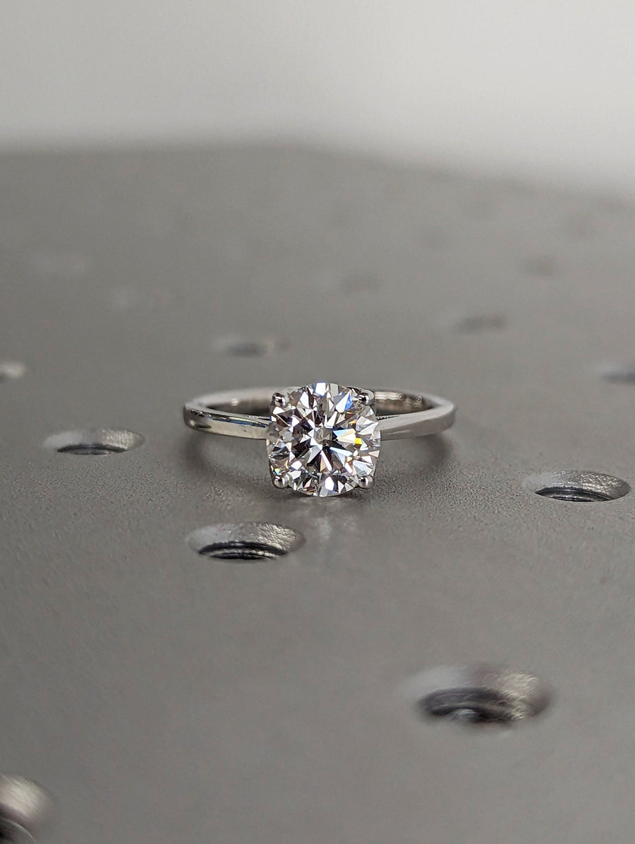 Women's 1.50 carat round solitaire lab grown diamond ring