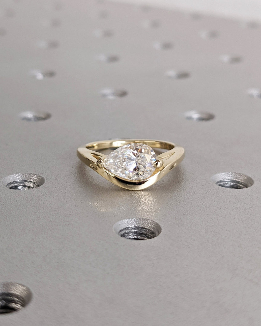 pear cut diamond ring
