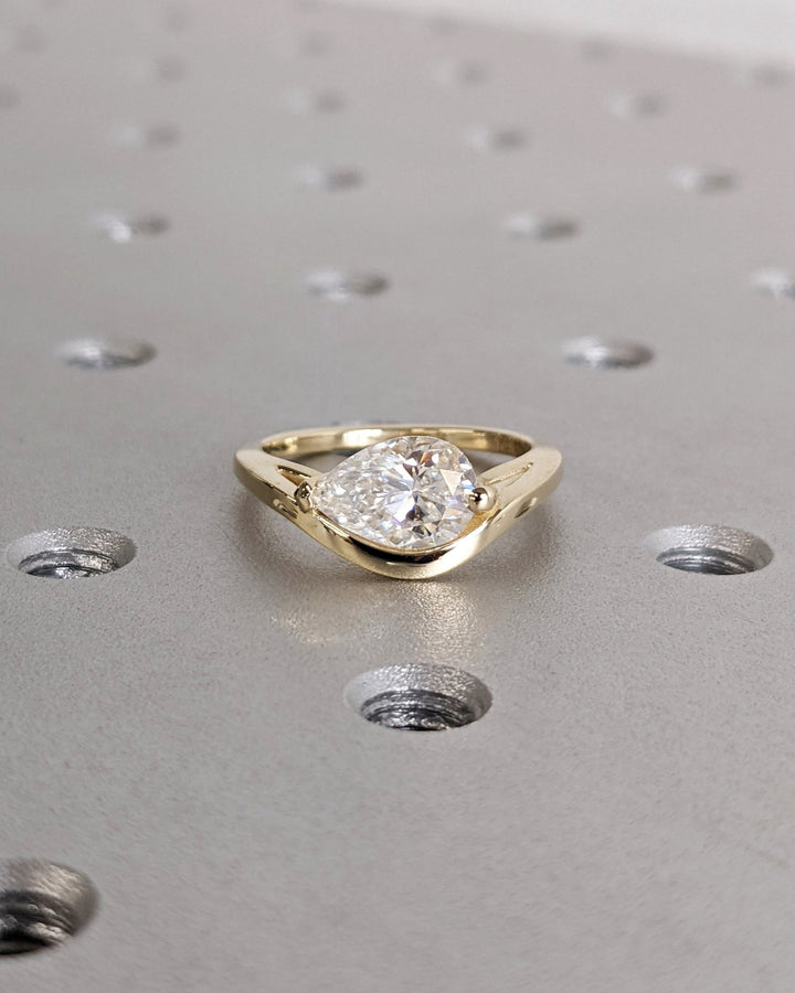 pear cut diamond ring