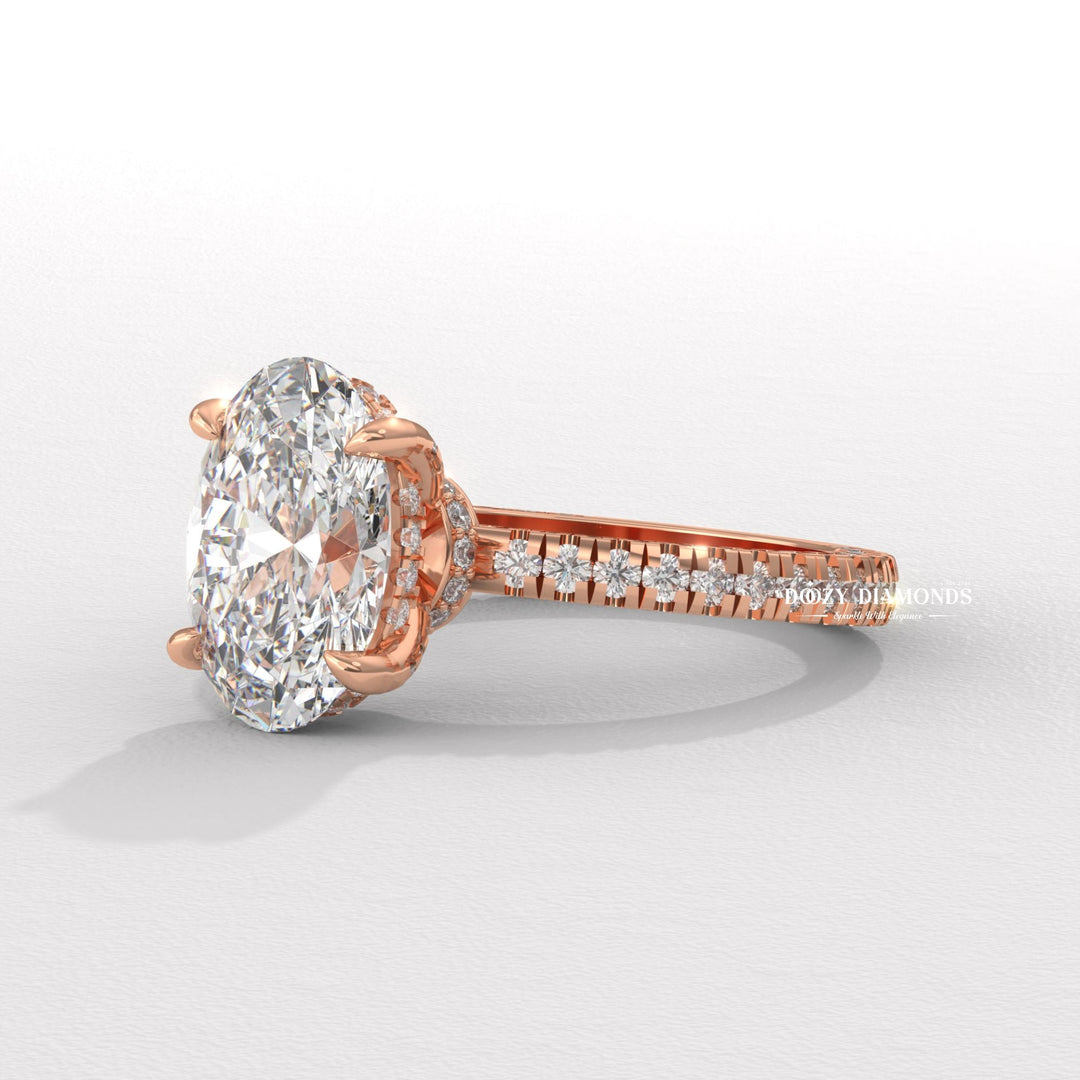 18k yellow gold oval ring
Platinum oval three side pavé
High clarity lab diamond