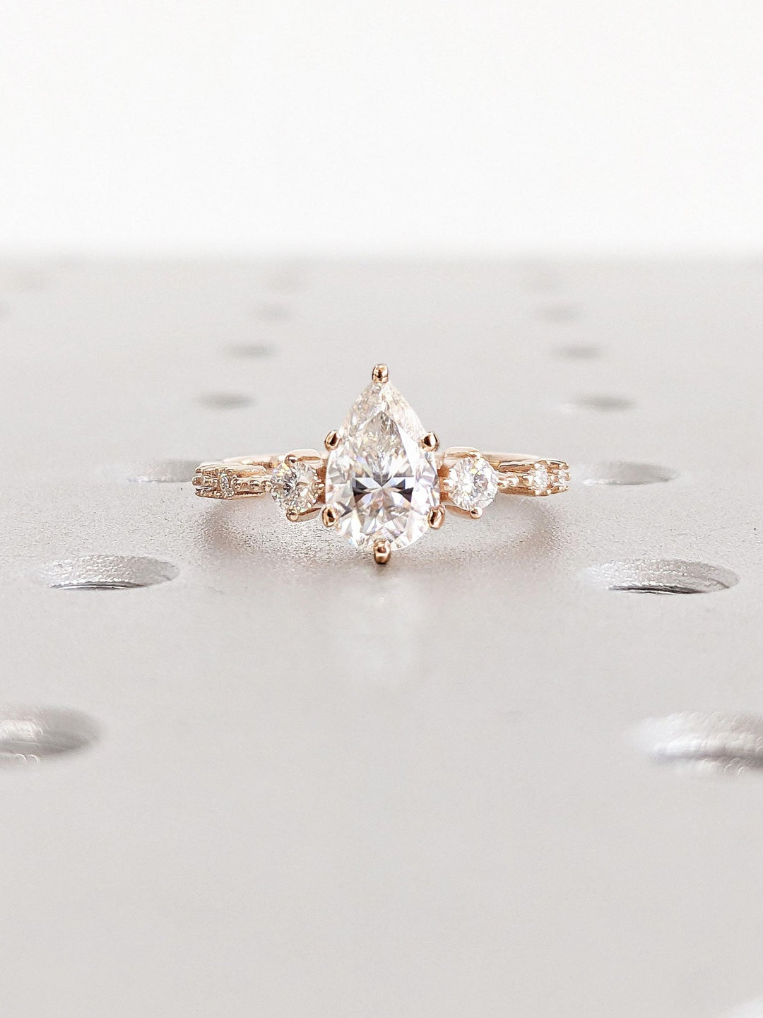 1 carat pear engagement ring, pear cluster engagement ring, luxury pear diamond ring, engagement ring for women, engagement ring for her, bridal jewelry, wedding jewelry, luxury jewelry gift,
