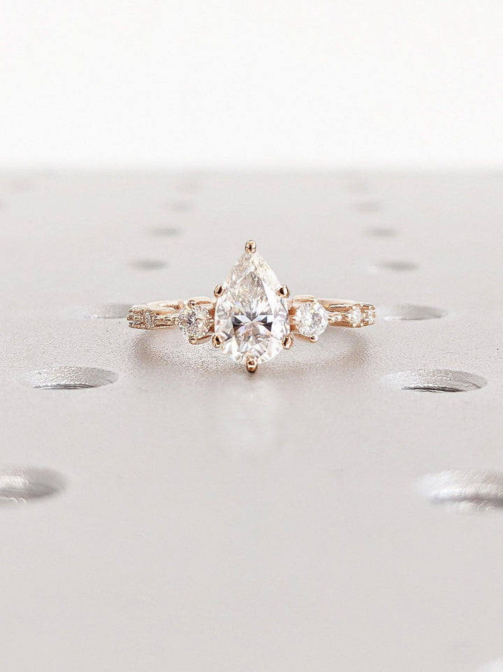 1 carat pear engagement ring, pear cluster engagement ring, luxury pear diamond ring, engagement ring for women, engagement ring for her, bridal jewelry, wedding jewelry, luxury jewelry gift,