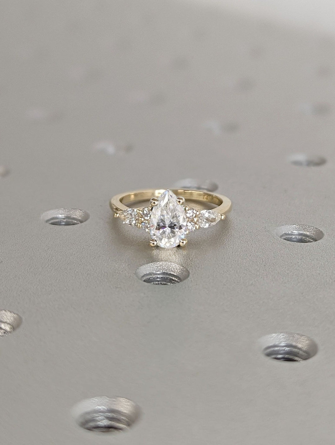 pear cut cluster diamond ring,
