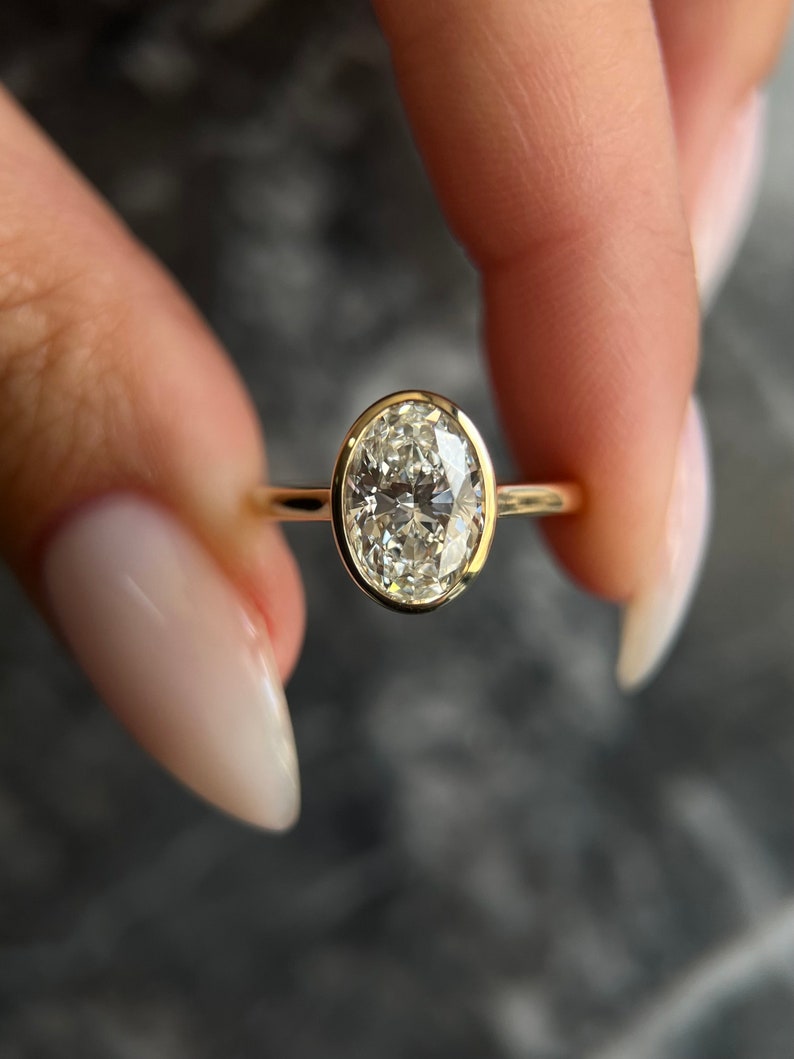 Oval traditional diamond engagement ring, Oval brilliant cut diamond engagement ring, Oval ideal cut diamond engagement ring, Oval excellent cut diamond engagement ring, Oval very good cut diamond engagement ring,