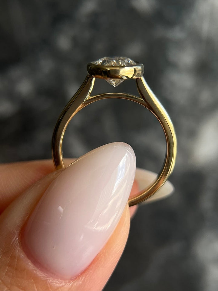 Oval classic engagement ring, Oval modern engagement ring, Oval three-stone engagement ring, Oval side stone engagement ring, Oval cathedral engagement ring, Oval bezel engagement ring, Oval tension set engagement ring, Oval split shank engagement ring