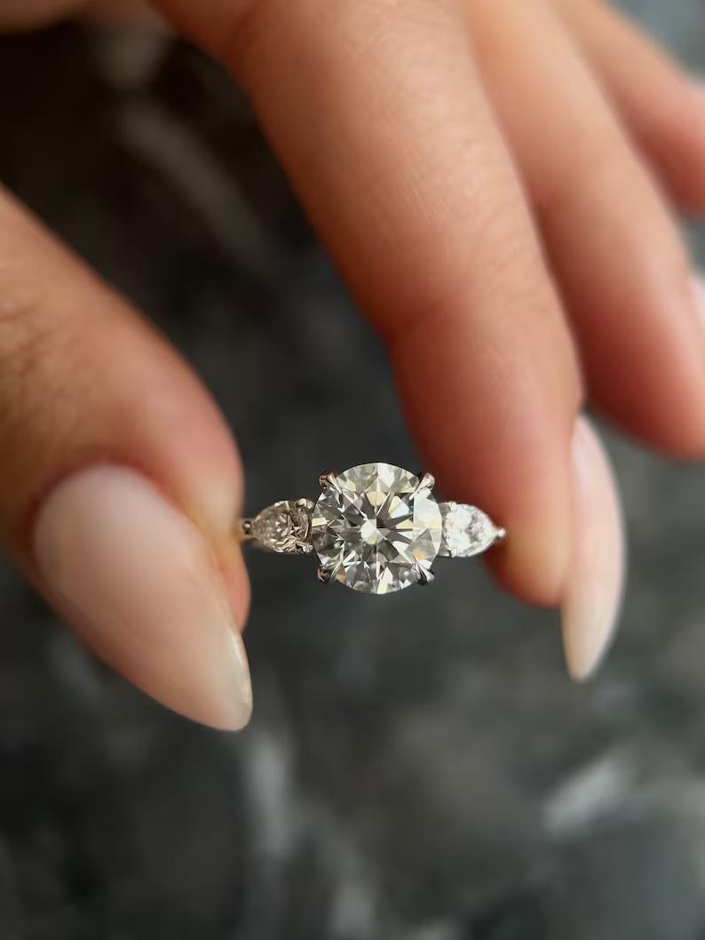 Round cut engagement ring, Round diamond engagement ring, Round solitaire engagement ring, Round halo engagement ring, Round pave engagement ring, Round vintage engagement ring, Round classic engagement ring, Round modern engagement ring, Round three-stone engagement ring, 