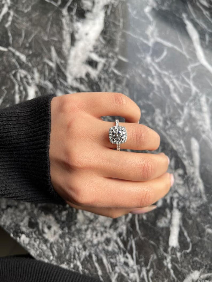 Round elegant engagement ring, Round whimsical engagement ring, Round glamorous engagement ring, Round sophisticated engagement ring, Round trendy engagement ring, Round fashionable engagement ring, Round ethical engagement ring, 