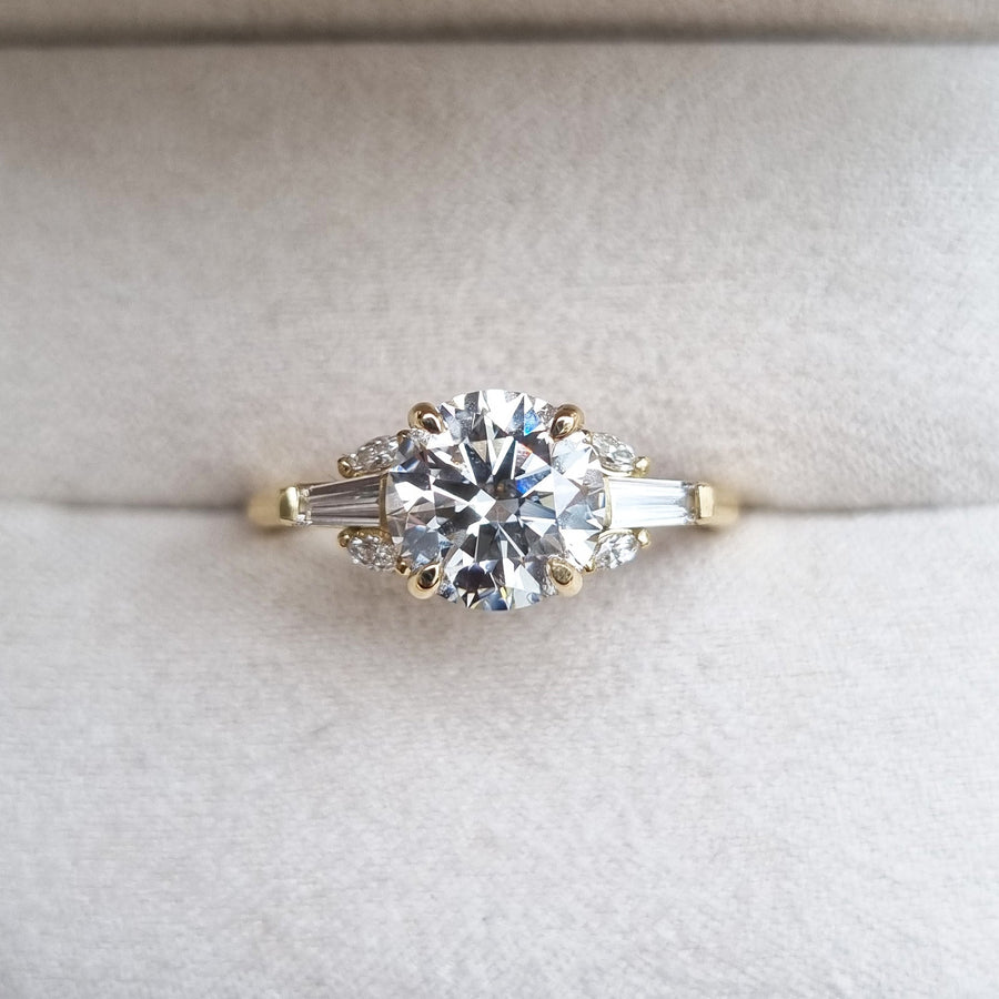 2-0-ct-round-cut-cluster-e-vvs2-lab-grown-diamond-engagement-ring