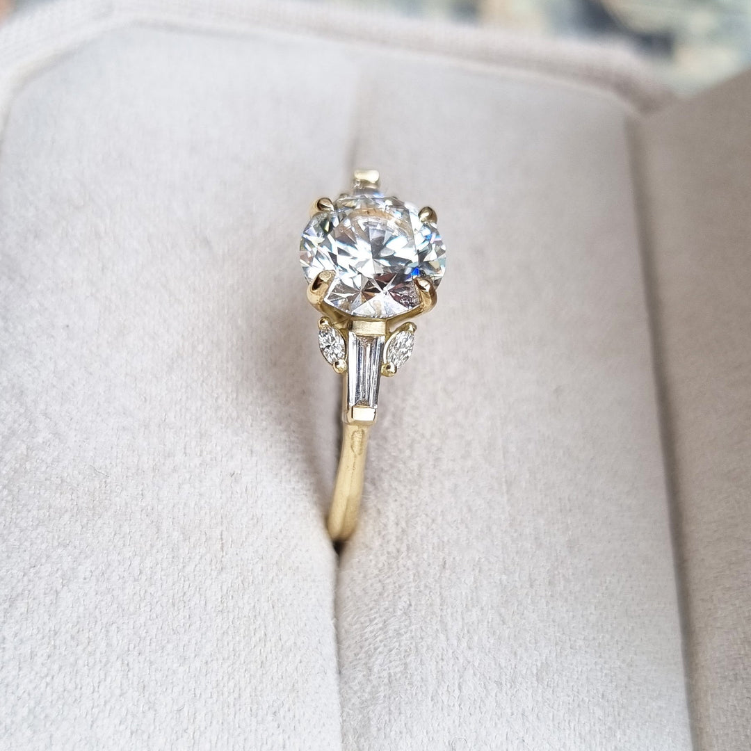 2-0-ct-round-cut-cluster-e-vvs2-lab-grown-diamond-engagement-ring