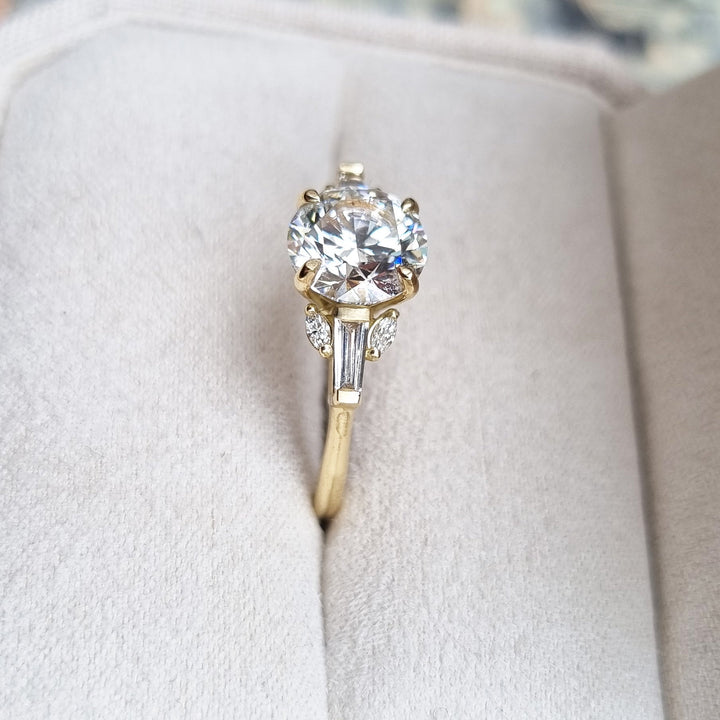 2-0-ct-round-cut-cluster-e-vvs2-lab-grown-diamond-engagement-ring