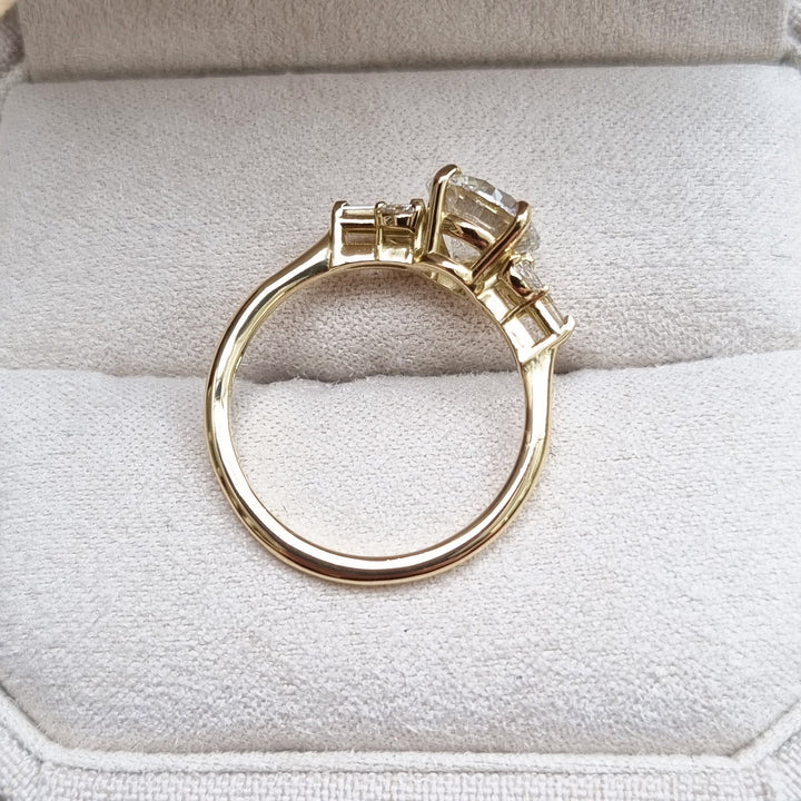 2-0-ct-round-cut-cluster-e-vvs2-lab-grown-diamond-engagement-ring