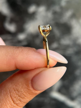 Best metal for solitaire diamond rings,

Oval cut solitaire engagement rings for sale,

How to choose the perfect solitaire ring,
