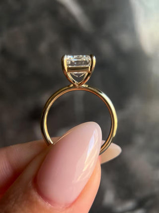 Emerald personalized engagement ring, Emerald exclusive engagement ring, Emerald engraved engagement ring, Emerald halo diamond engagement ring, Emerald solitaire diamond engagement ring, Emerald unique diamond engagement ring, Emerald custom diamond engagement ring, 