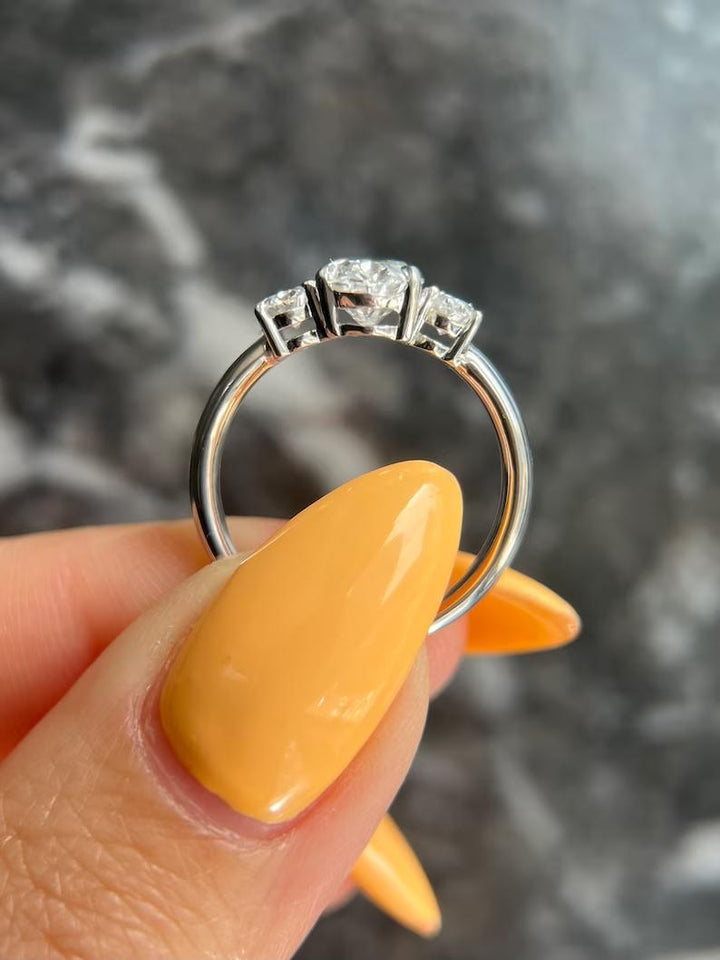 Oval cut engagement ring, Oval diamond engagement ring, Oval solitaire engagement ring, Oval halo engagement ring, Oval pave engagement ring, Oval vintage engagement ring, Oval classic engagement ring, Oval modern engagement ring,