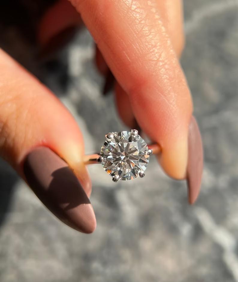 Round cut engagement ring, Round diamond engagement ring, Round solitaire engagement ring, Round halo engagement ring, Round pave engagement ring, Round vintage engagement ring, Round classic engagement ring, Round modern engagement ring, 