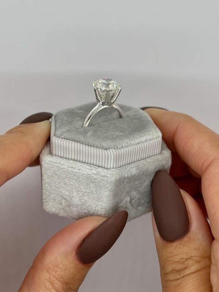 Round sustainable engagement ring, Round conflict-free engagement ring, Round lab-grown engagement ring, Round natural engagement ring, Round certified engagement ring, Round affordable luxury engagement ring, 