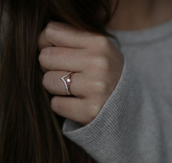round-solitaire-cvd-g-vs1-diamond-engagement-ring