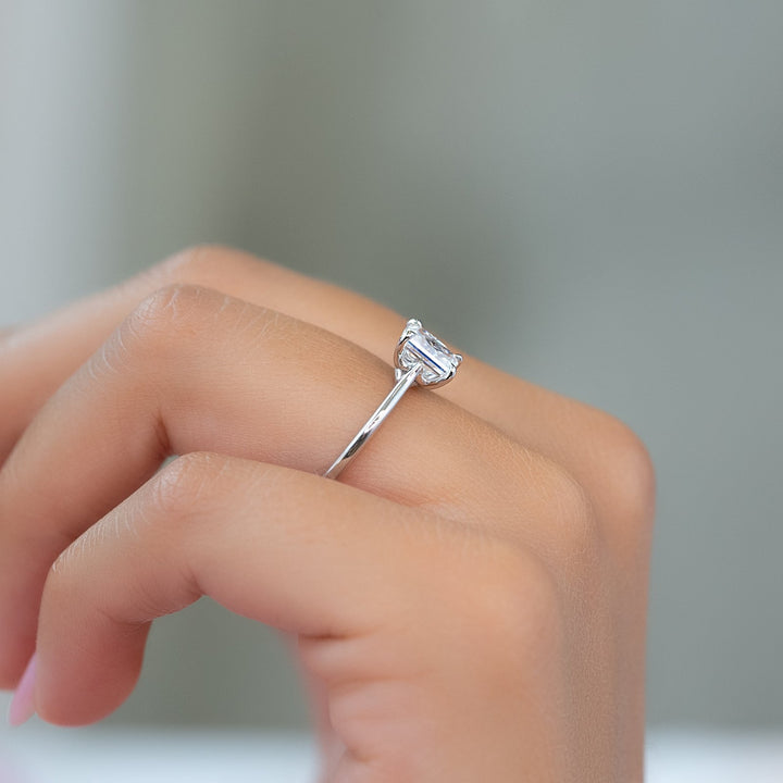 radiant-e-vs1-cvd-diamond-solitaire-engagement-ring