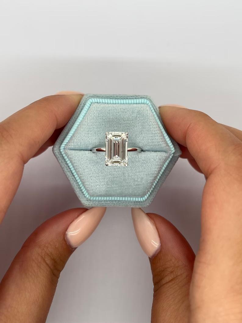 Elegant engagement ring, Whimsical engagement ring, Chic engagement ring, Glamorous engagement ring, Sophisticated engagement ring, Trendy engagement ring, Fashionable engagement ring, Versatile engagement ring, Ethical engagement ring, Sustainable engagement ring, 