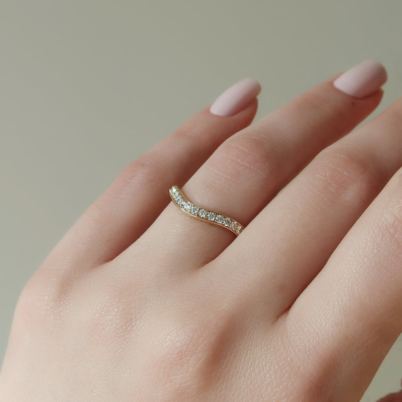 Round Diamond CVD EF/VVS Curved Pave Wedding Band