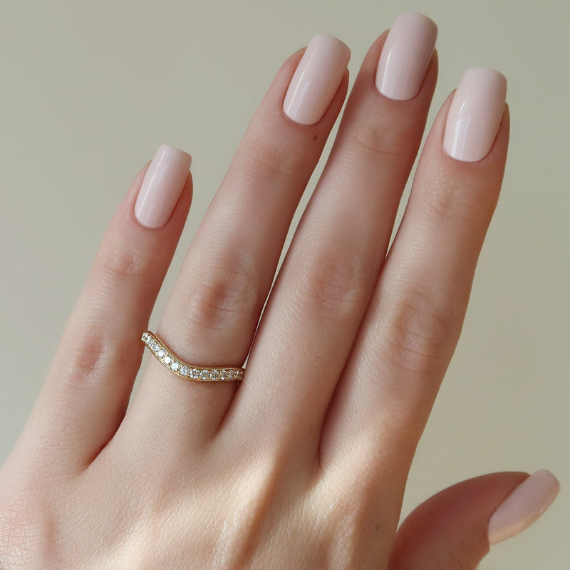 Round Diamond CVD EF/VVS Curved Pave Wedding Band