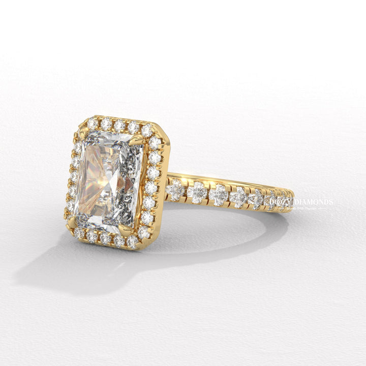 E color diamond ring
VS2 clarity diamond ring
Radiant halo ring
Certified engagement ring