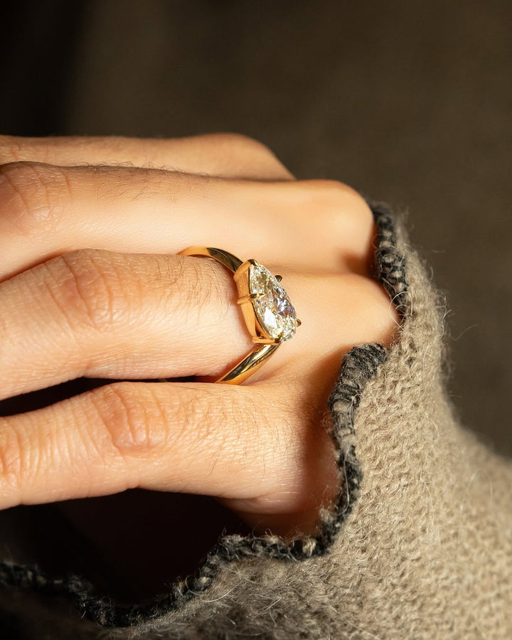 1.0-3.0 CT Pear Cut Lab Grown Diamond Unique  Engagement Ring