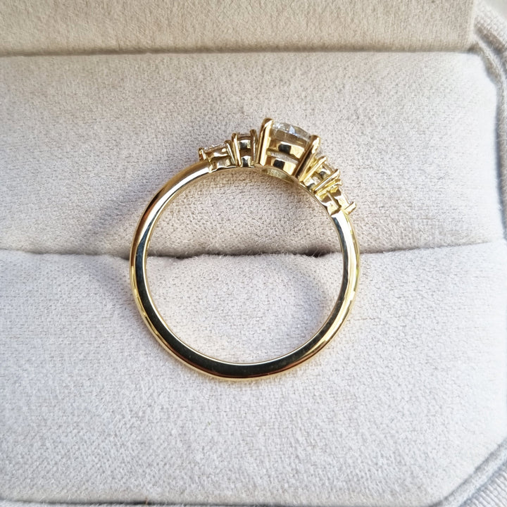 round-pave-setting-d-vs1-lab-grown-diamond-engagement-ring