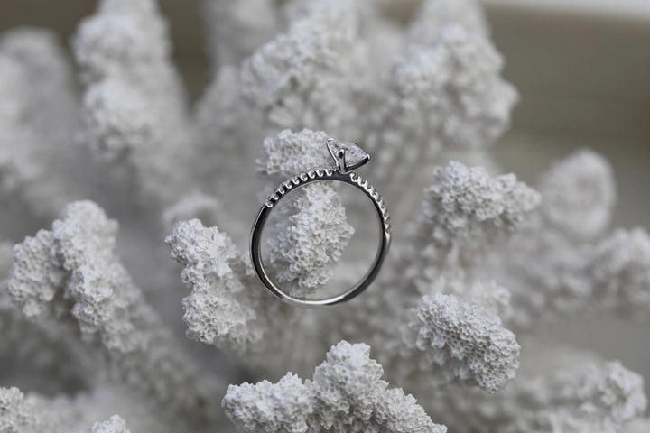 radiant-solitaire-cvd-e-vvs1-diamond-engagement-ring