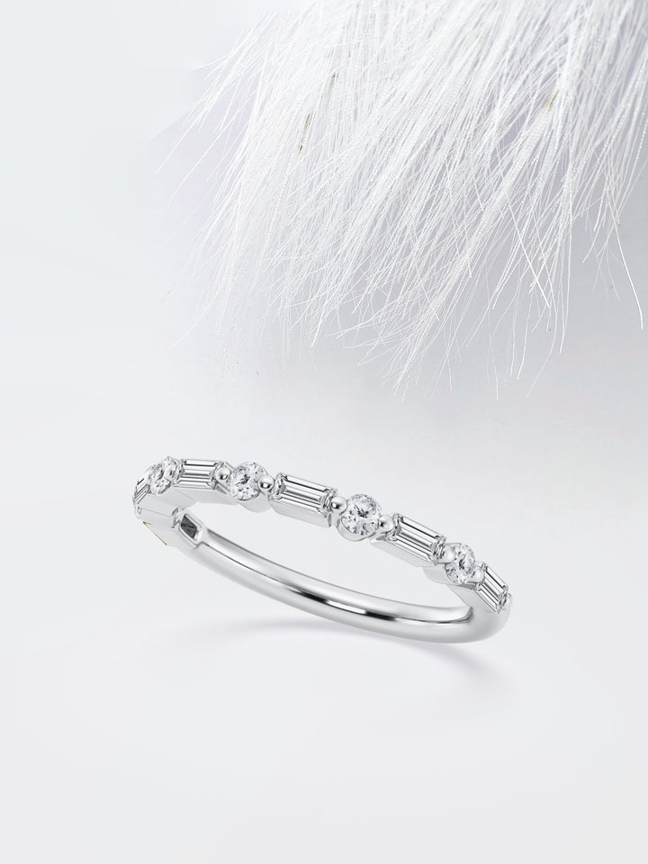 Baguette & Round FG-VS2 Lab Grown Diamond Floating Band