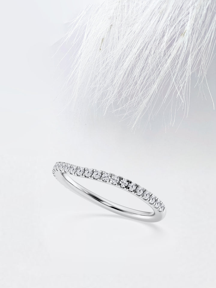 Round FG-VS2 Lab Grown Diamond Curved Eternity Band
