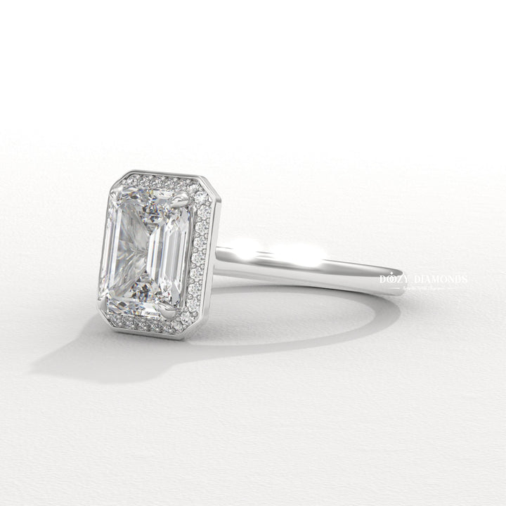 White gold engagement ring
Rose gold engagement ring
Yellow gold engagement ring
Platinum engagement ring