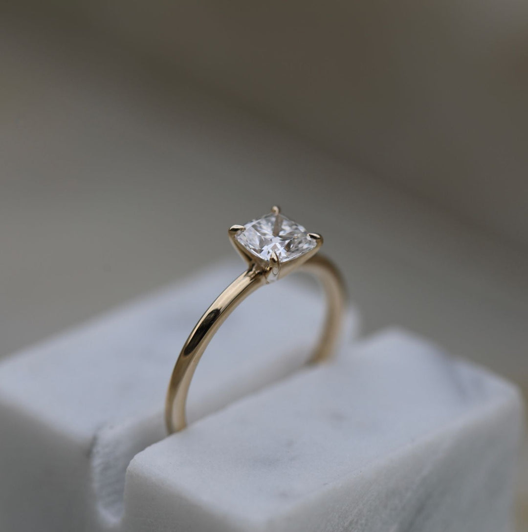 cushion-solitaire-cvd-e-vs1-diamond-engagement-ring