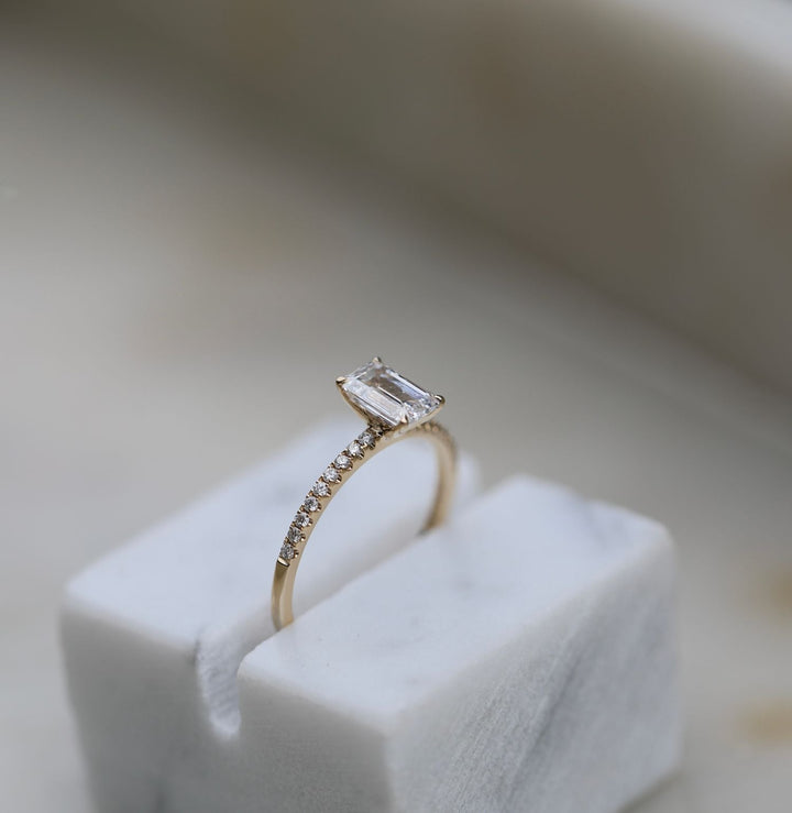 emerald-solitaire-cvd-f-vvs2-diamond-engagement-ring