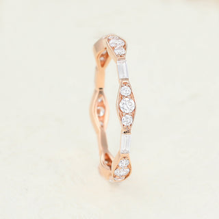 round-baguette-shaped-moissanite-vintage-style-wedding-band