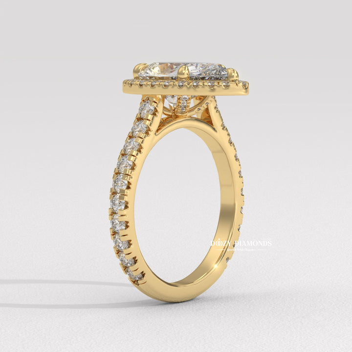 White gold engagement ring
Rose gold engagement ring
Yellow gold engagement ring
Platinum engagement ring
