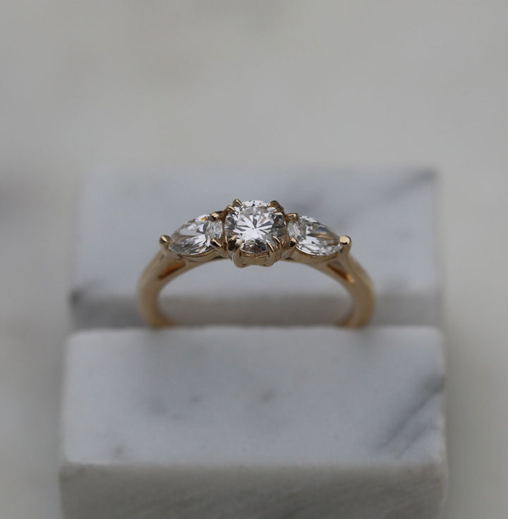 0-50-ct-round-3-stones-cvd-e-vs1-diamond-engagement-ring