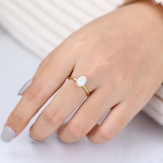 oval-shaped-moissanite-solitaire-engagement-ring-5