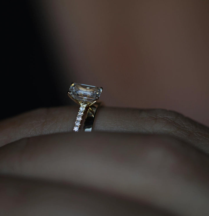 emerald-solitaire-cvd-f-vvs2-diamond-engagement-ring