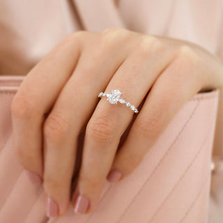 round-shaped-moissanite-solitaire-style-engagement-ring-2